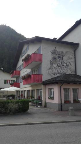 El edificio en el que está el hotel