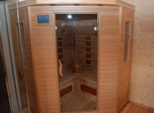 a sauna with a shower in a wooden cabin at Naturchalet in San Vigilio Di Marebbe