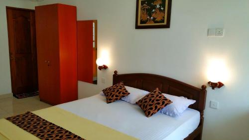 Tempat tidur dalam kamar di Holiday Fashion Inn