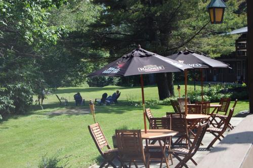 Taman di luar Summit Lodge