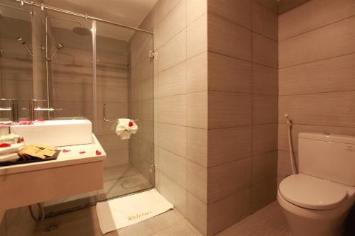 a bathroom with a toilet and a sink at Minh Tam Hotel & Spa 3/2 in Ho Chi Minh City