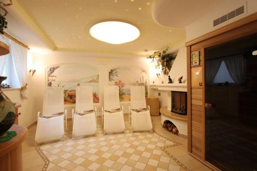 Ruang duduk di Villa Perla