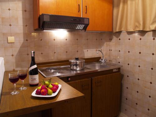 A kitchen or kitchenette at Sunny Flats