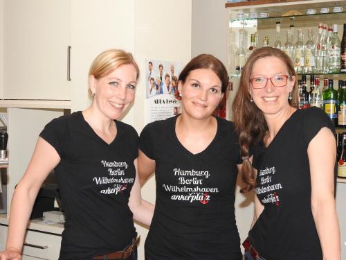 a group of three women wearing black shirts at ankerplatz-Hotel garni in Wilhelmshaven