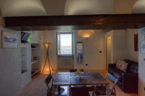 a living room with a table and a couch at Crosa tra le Nuvole in Borgio Verezzi