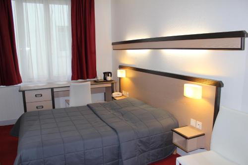 Ένα ή περισσότερα κρεβάτια σε δωμάτιο στο Hôtel de la Meuse