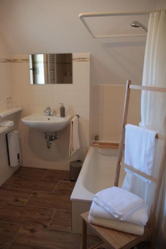 a bathroom with a bath tub and a sink at Gästezimmer Gier in Dahlem