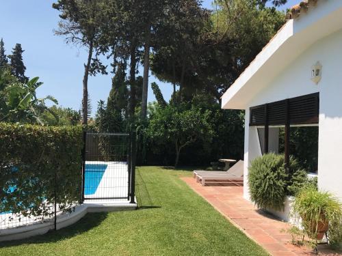 a gate in the yard of a house with a swimming pool at La Huerta Pintada in El Puerto de Santa María