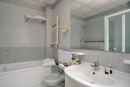 Hotel de France tesisinde bir banyo