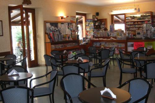 Un restaurant sau alt loc unde se poate mânca la Azzano Holidays B&B