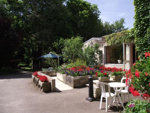 Κήπος έξω από το Cit'Hotel Avallon Vauban
