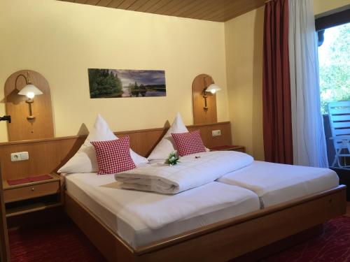 Postel nebo postele na pokoji v ubytování GarniHotel - Arberblick