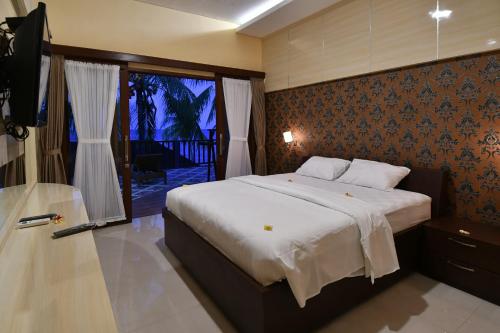 Tempat tidur dalam kamar di Paradise Palm Beach Bungalows and Dive Center