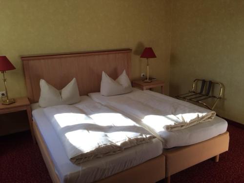 Postel nebo postele na pokoji v ubytování Hotel Hannover