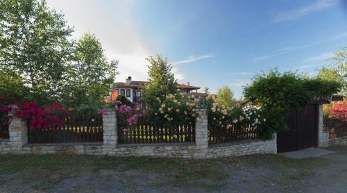 Gallery image of Ethnographic Complex Chiflika in Pismenovo