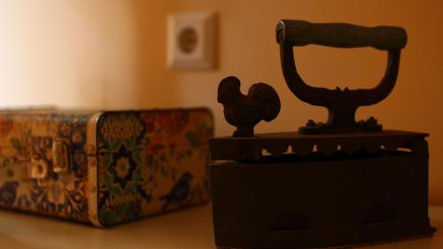 a table with a box and a statue of a bird at Kira's Boutique Hotel in Mindelo