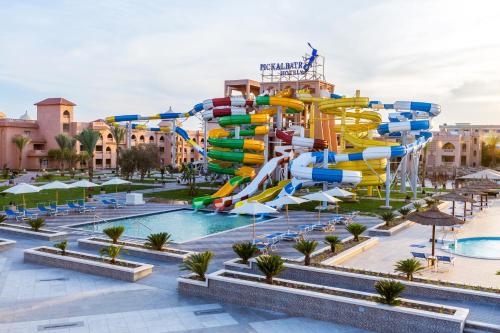 Swimmingpoolen hos eller tæt på Pickalbatros Aqua Vista Resort - Hurghada