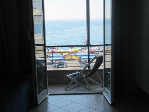 a room with a view of the ocean and a chair at Hotel 4 Venti spa & wellness in Sestri Levante