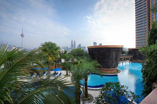 Бассейн в Berjaya Times Square Hotel, Kuala Lumpur или поблизости