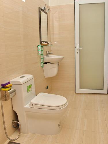 a bathroom with a toilet and a sink at Gia Thanh Phu Quoc Guest House in Phu Quoc