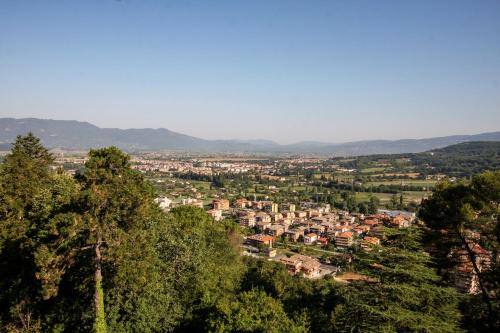 a view of a city with houses and trees at Park Hotel Villa Potenziani in Rieti