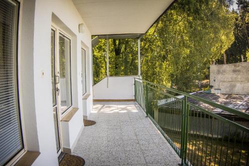 En balkon eller terrasse på Yacht Club Bezdrev