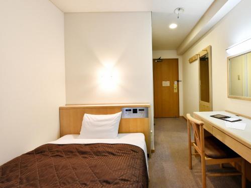 Łóżko lub łóżka w pokoju w obiekcie Hotel Pearl City Sapporo