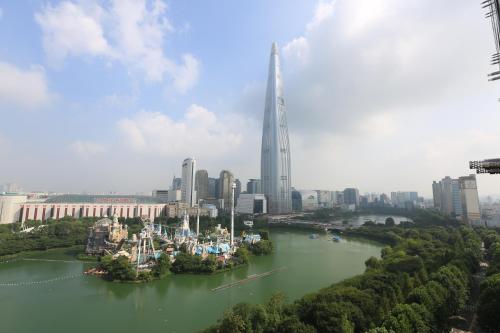 a large body of water with a city skyline at Lotte World Lake View Loft in Seoul