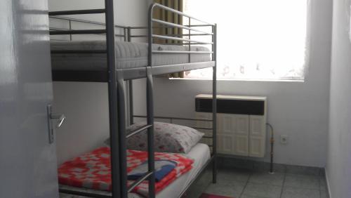 Anita Haus tesisinde bir ranza yatağı veya ranza yatakları