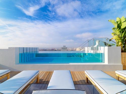 a swimming pool on the roof of a house at H10 Puerta de Alcalá in Madrid
