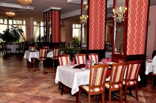 En restaurant eller et andet spisested på Hotel Coral