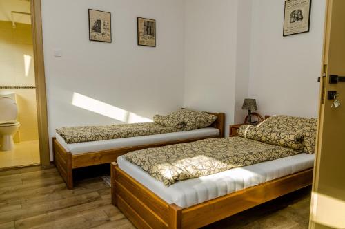 Ένα ή περισσότερα κρεβάτια σε δωμάτιο στο Parkland Inn