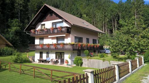 Zahrada ubytování Apartments Mertelj