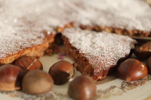 a plate of chocolate desserts with powdered sugar and chestnuts at Villa La Baia a pochi passi dal lago in San Felice del Benaco