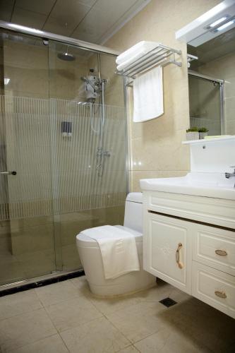 Ein Badezimmer in der Unterkunft One El Nido Suite