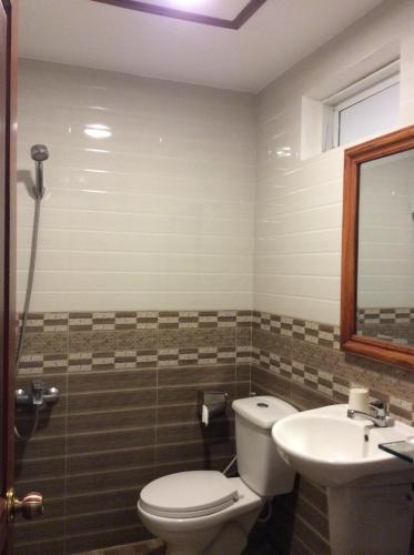 Phòng tắm tại Hoang Oanh Hotel