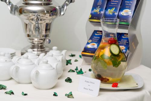 a table with a vase filled with fruit and a trophy at Hotel Villa Durrueli Resort & Spa in Ischia