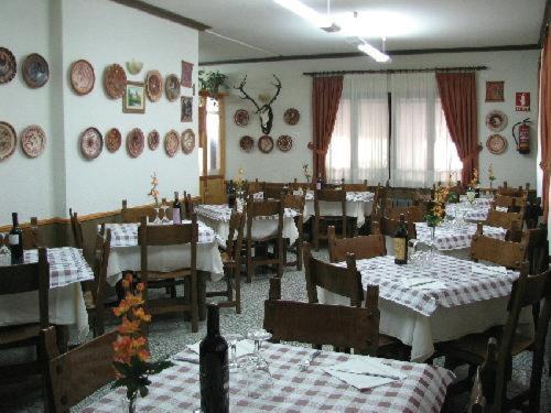 Restaurant o un lloc per menjar a Apartamentos Jucar - Hotel Rural
