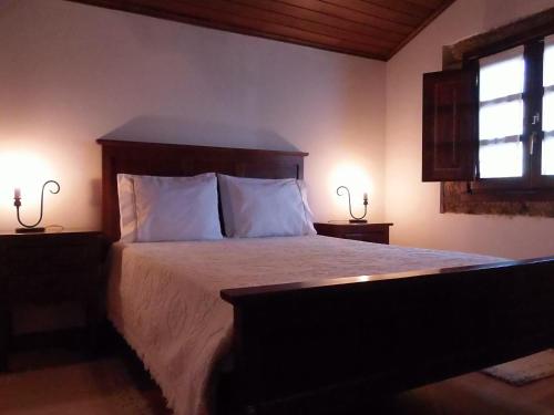 Giường trong phòng chung tại Casa Dona Urraca
