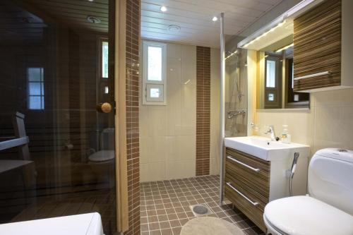 Kylpyhuone majoituspaikassa Villa Aurela