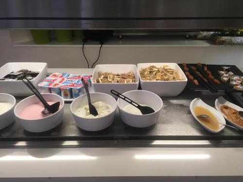 Comida en o cerca de este apartahotel