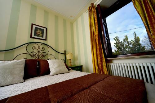a bedroom with a large bed and a window at Residenze L'Uncinaia Holiday House in Perugia