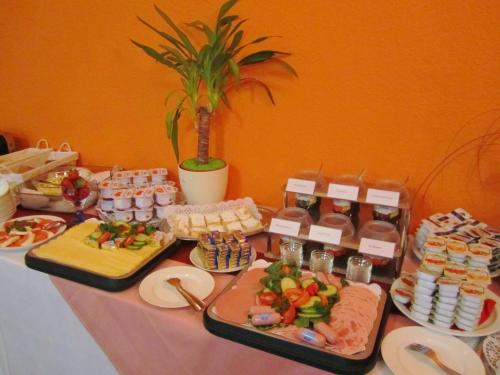 Makanan di atau berdekatan hotel