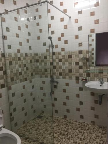 Un baño de Gia Khanh Hotel