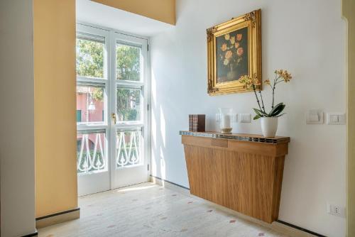 an empty room with a window and a wooden podium at Don Antonino Relais in Sorrento