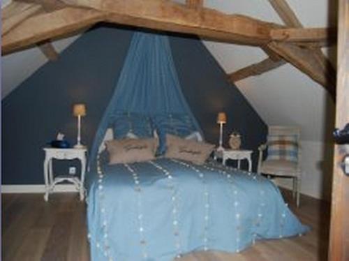 Una cama o camas en una habitación de Le Mouton