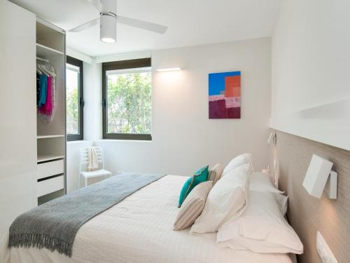 A bed or beds in a room at Beachfront Apartment Siesta 21 San Agustin Playa by VillaGranCanaria