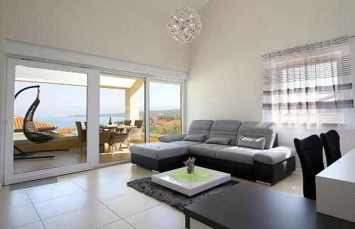 a living room with a couch and a table at Apartment Porpo in Malinska