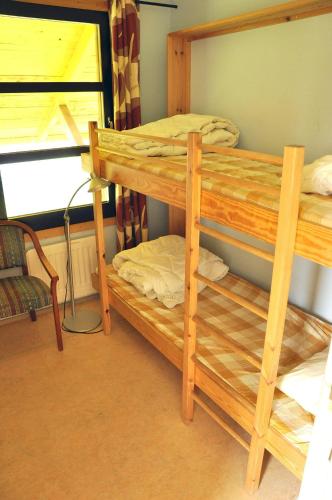 two bunk beds in a room with a window at Vimmerby Vandrarhem in Vimmerby