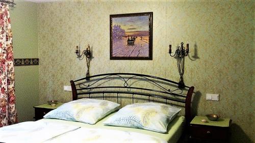 Postel nebo postele na pokoji v ubytování Héritage B&B